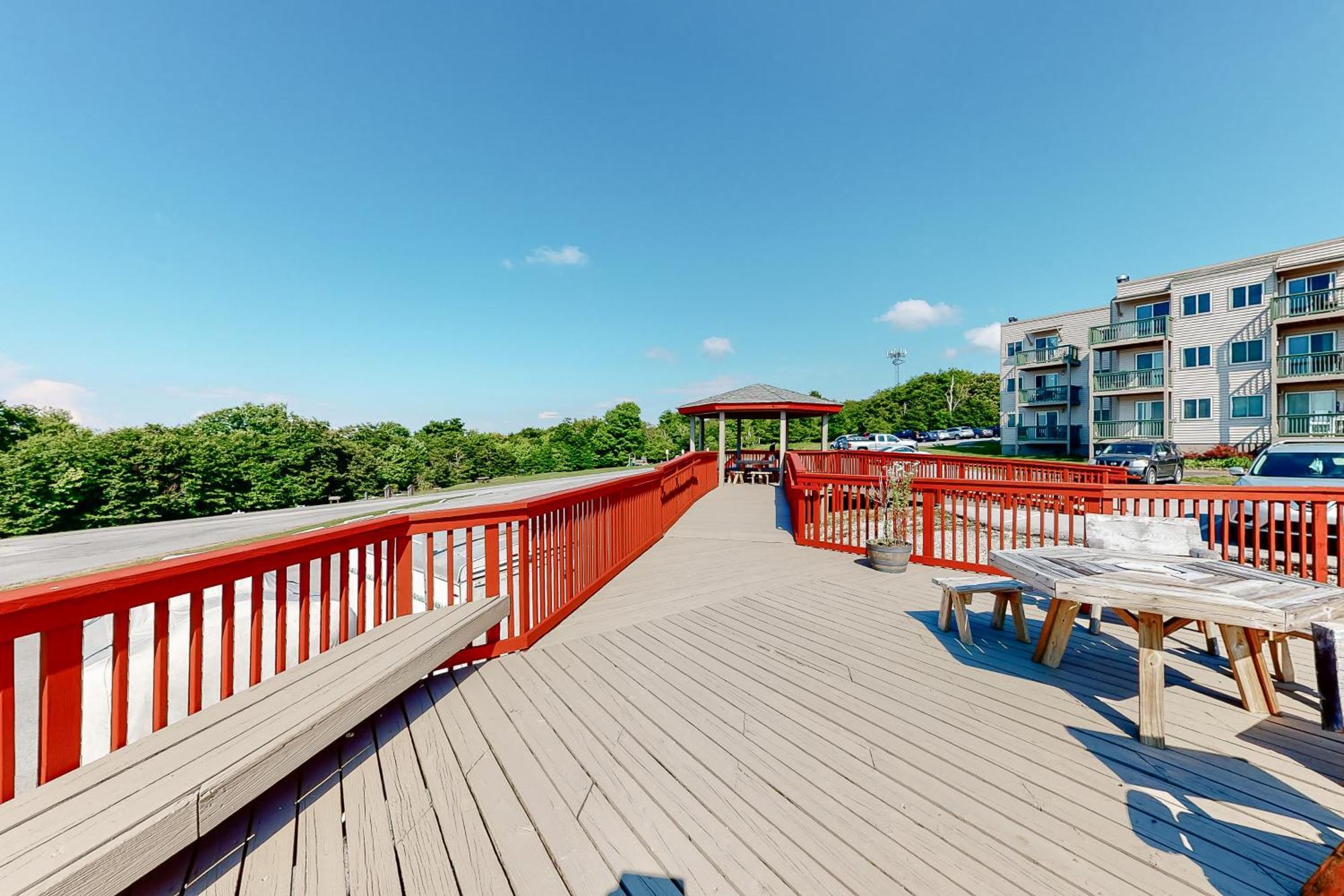 Pinnacle Beech Mountain Bilik gambar